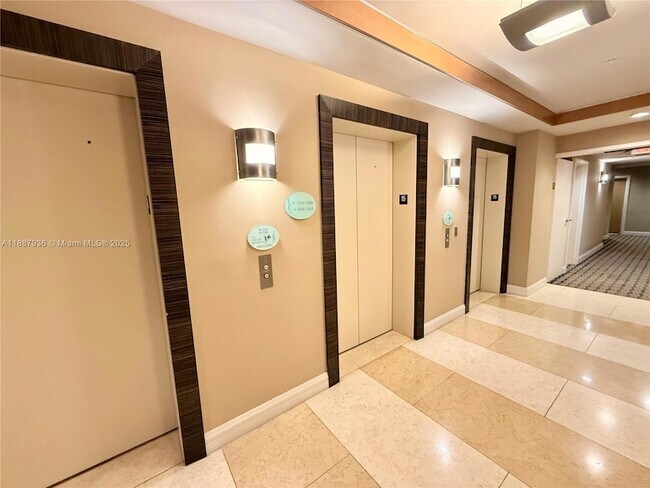 Building Photo - 253 NE 2nd St