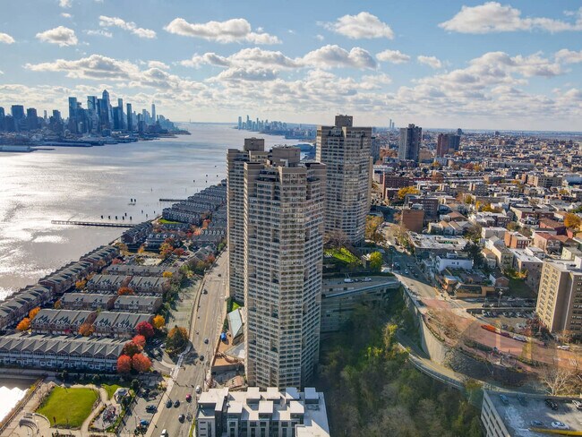 Building Photo - 7004 Boulevard E