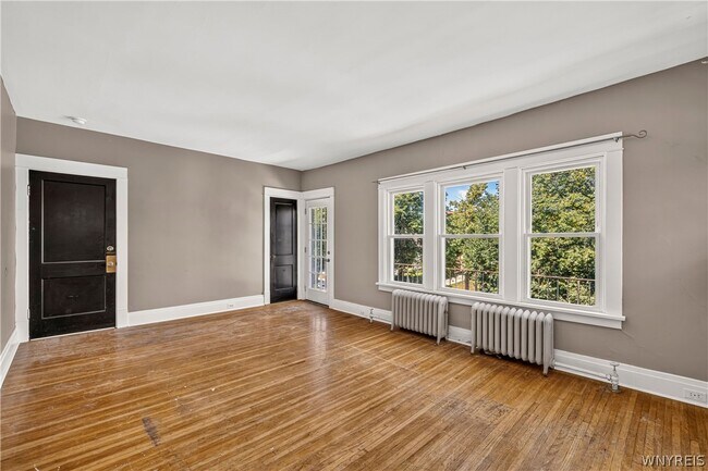Building Photo - 41 Crestwood Ave