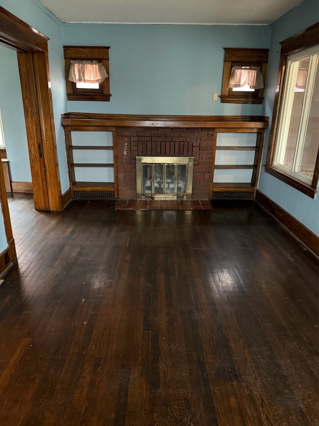 Building Photo - 737 Lake Dr