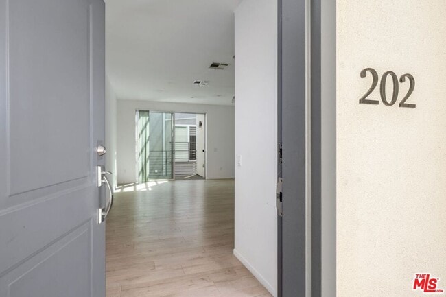 Building Photo - 1183 Crenshaw Blvd