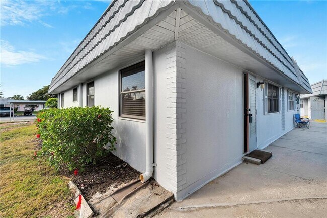 Building Photo - 202 Bedford Trail