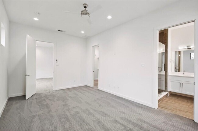 Building Photo - 2407 Douglas Ave