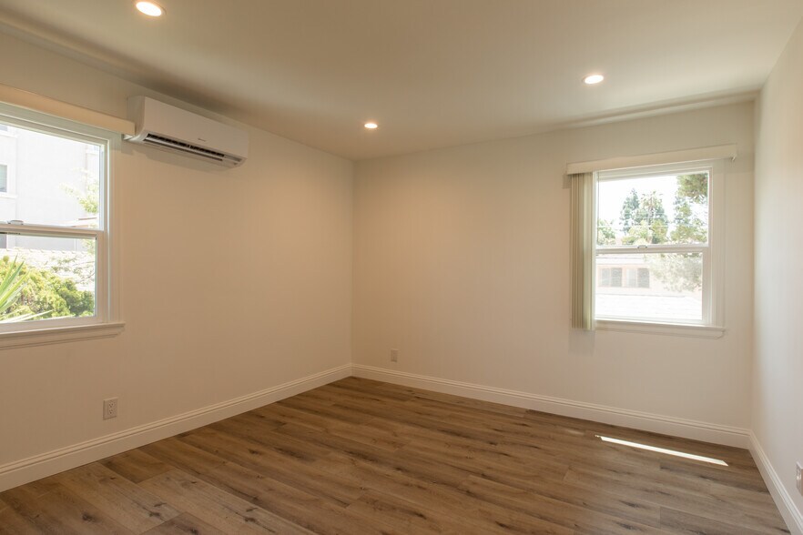 Bedroom - 7116 Flight Ave