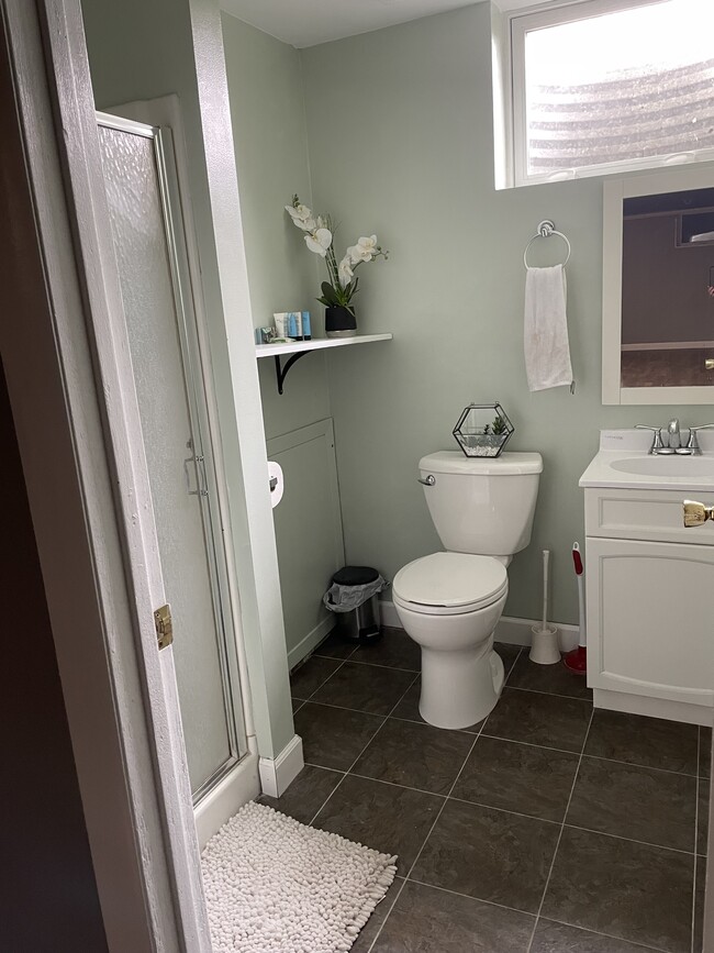 Building Photo - 2505 Zinran Ave S