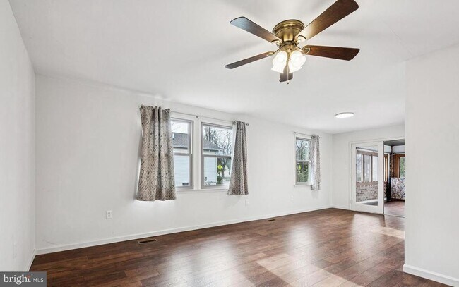 Building Photo - 715 Cooper Landing Rd