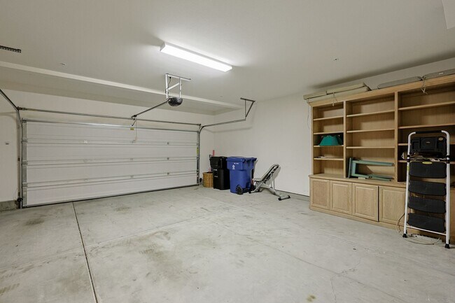 Building Photo - Fully Furnished 2-Bed, 2.5-Bath Home with ...