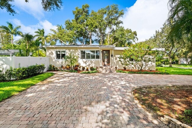 Building Photo - 1300 SW 17th St