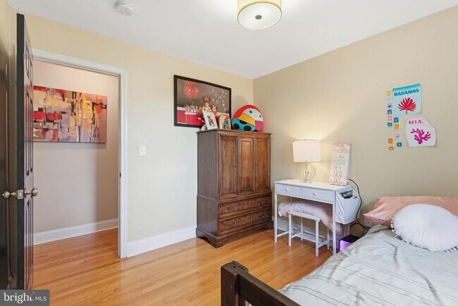 Building Photo - 5642 Jefferson Blvd