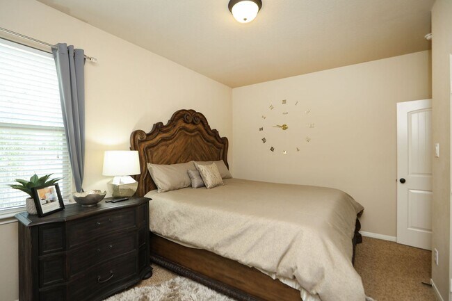 Building Photo - For Lease | 4 Bed, 2 Bath | 2,449 Sq Ft | The Woodlands Creekside Community |