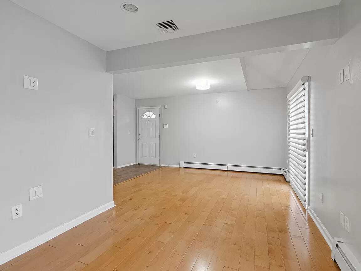 Building Photo - 275 Hamilton Pl