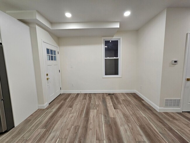 Building Photo - Amazing all new 4 bed 2.5 Bath House for rent!