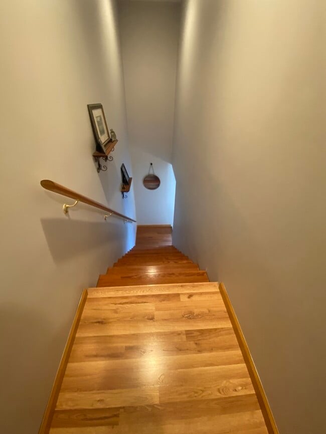 Building Photo - Gorgeous 3 bedroom 2.5 bath with one stall detached garage and fenced in backyard for rent!