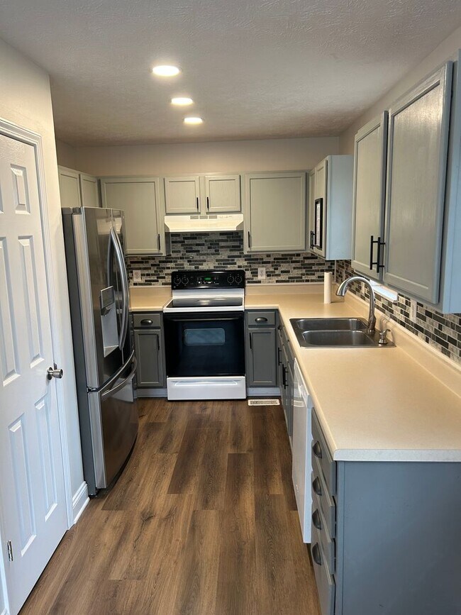 Building Photo - Now available:  Three bedroom, 1.5 bath home in Maryville City