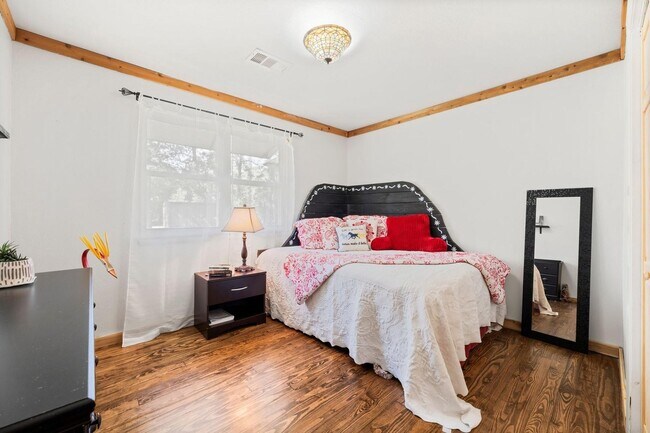 Building Photo - Country Living Rental on 26+ Acres!