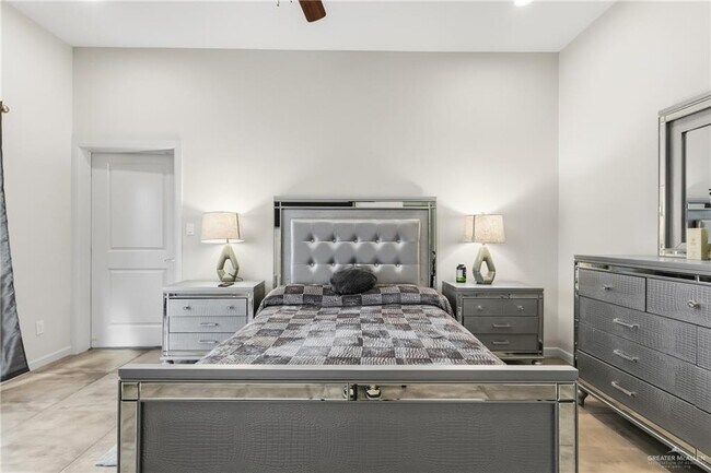 Building Photo - 19 Escondido Pass