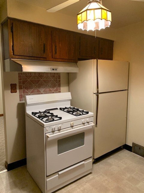 Kitchen_Main - 109A Lucinda Dr