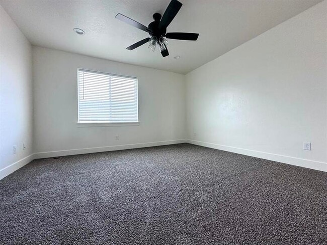 Building Photo - 250 1200 S