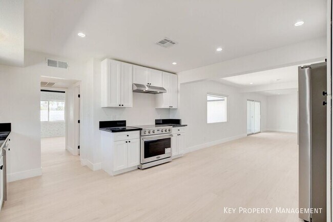 Building Photo - 3962 Euclid St