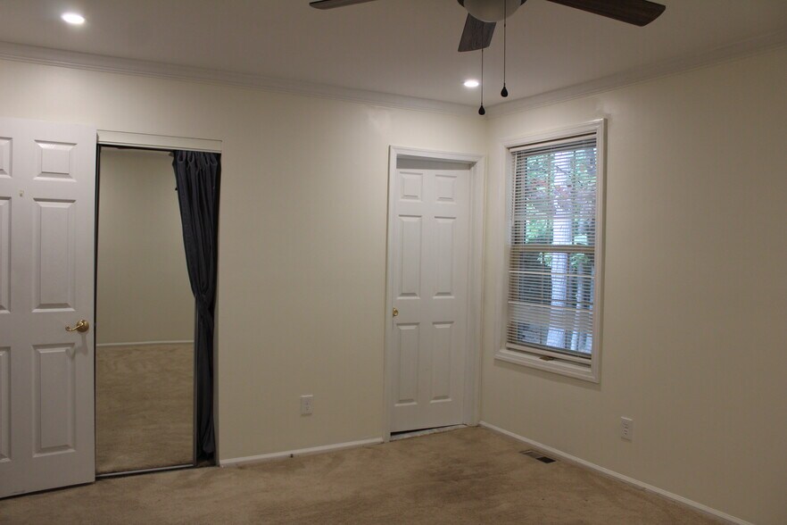 Building Photo - 7 Wisina Ct
