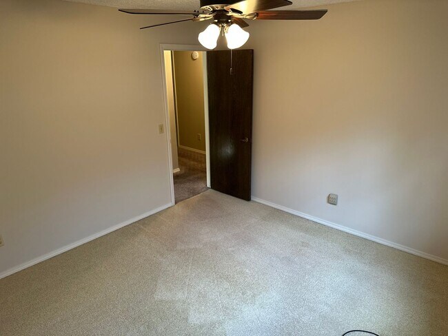 Building Photo - Available Now!  3-Bedroom, 2-Bathroom Spri...