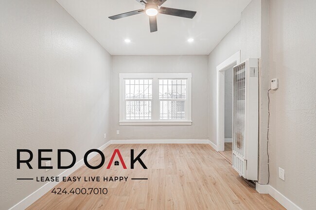 Building Photo - 4606 S Vermont Ave