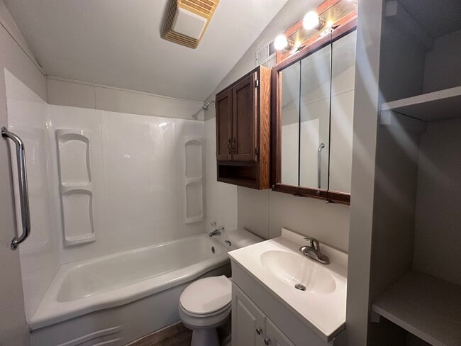 Building Photo - 403 Seminary-N