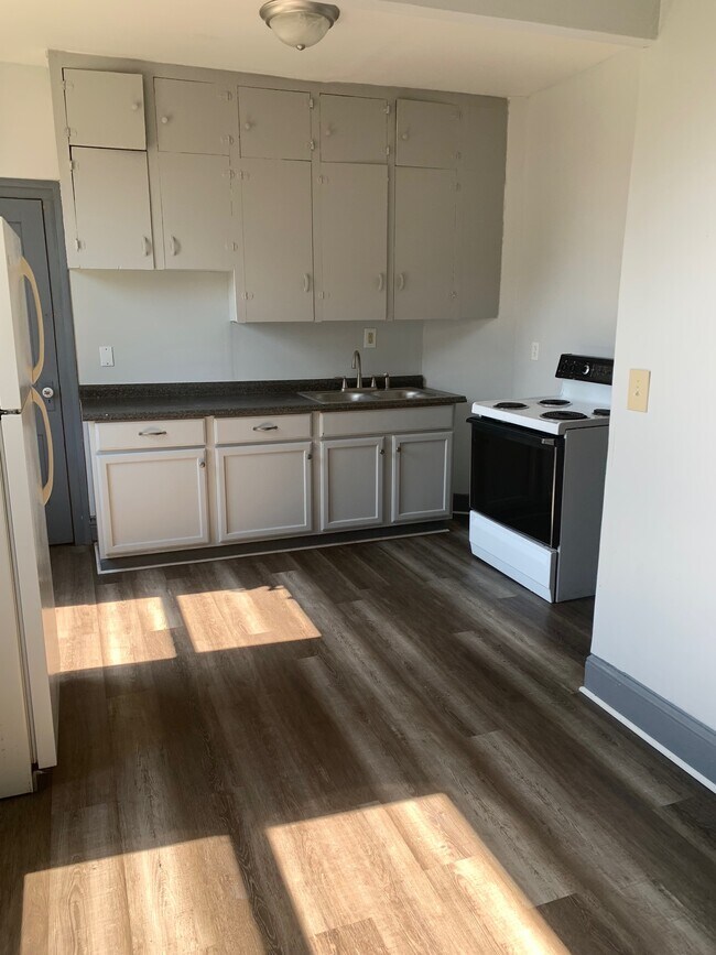 Building Photo - 407 Oak Ave SE