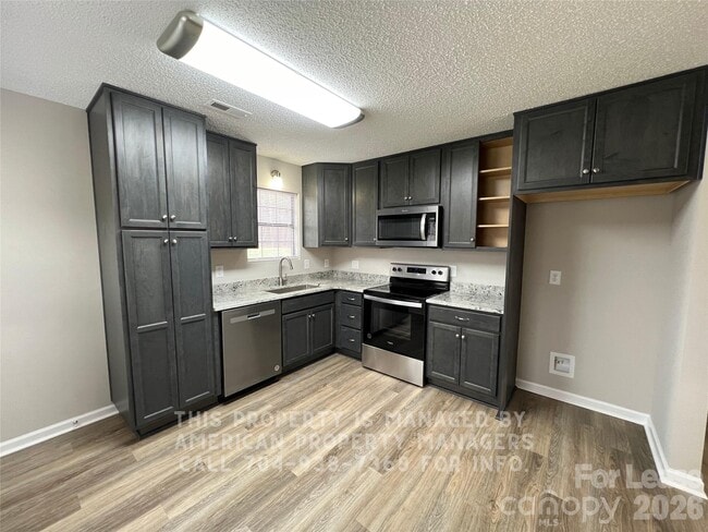 Building Photo - 309 Rustic Rd