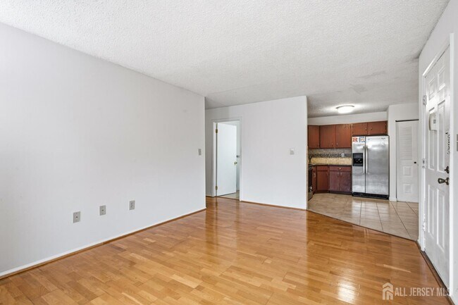 Building Photo - 334 Lancaster Ct