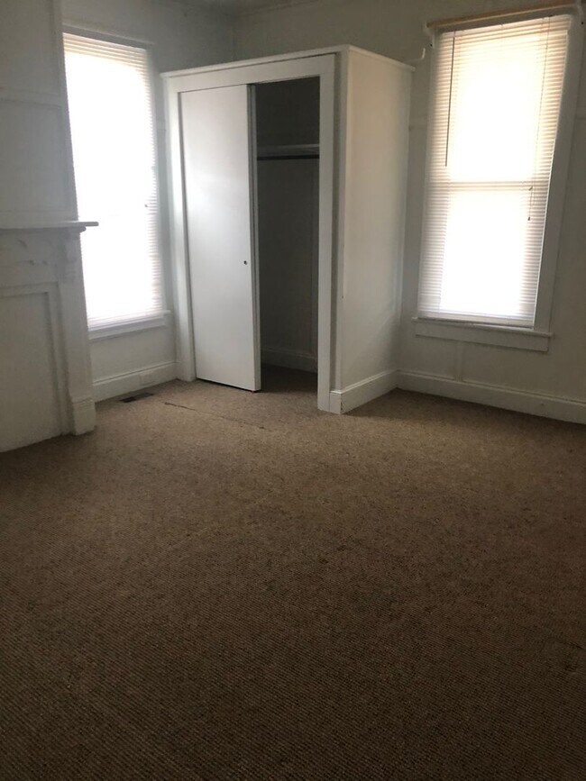 Building Photo - 205 Sir Walter Raleigh St