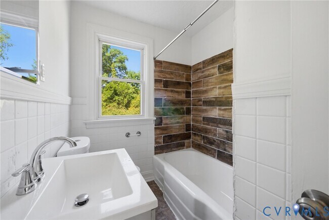 Building Photo - 302 Marlin Dr