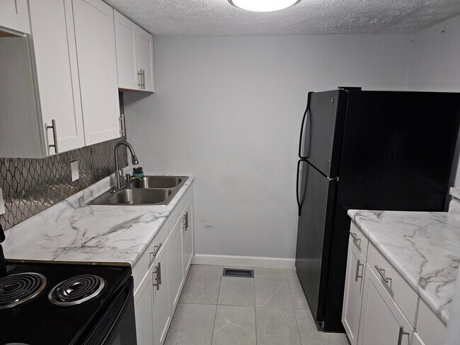 Building Photo - 2842 Stonehenge Dr