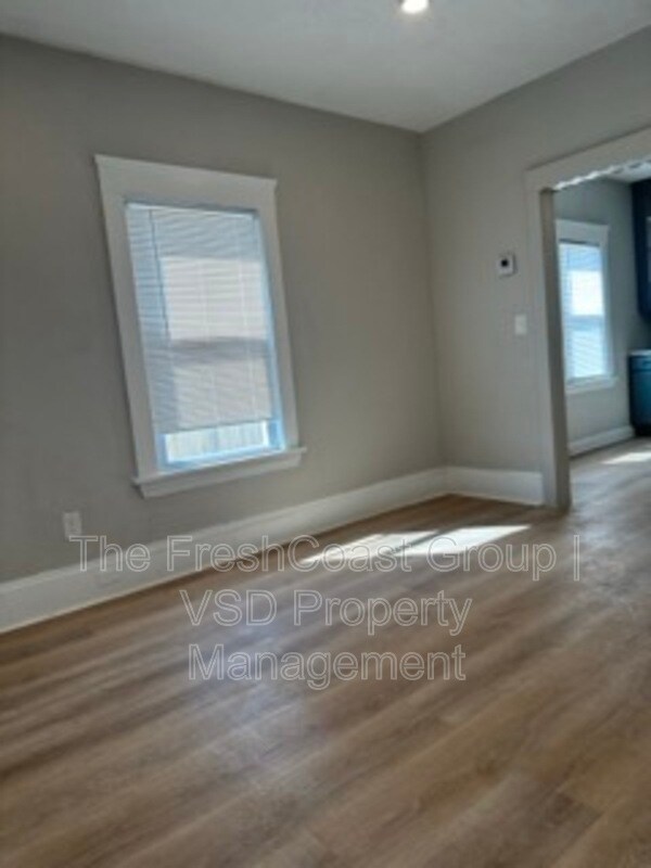 Building Photo - 789 Wayside Rd