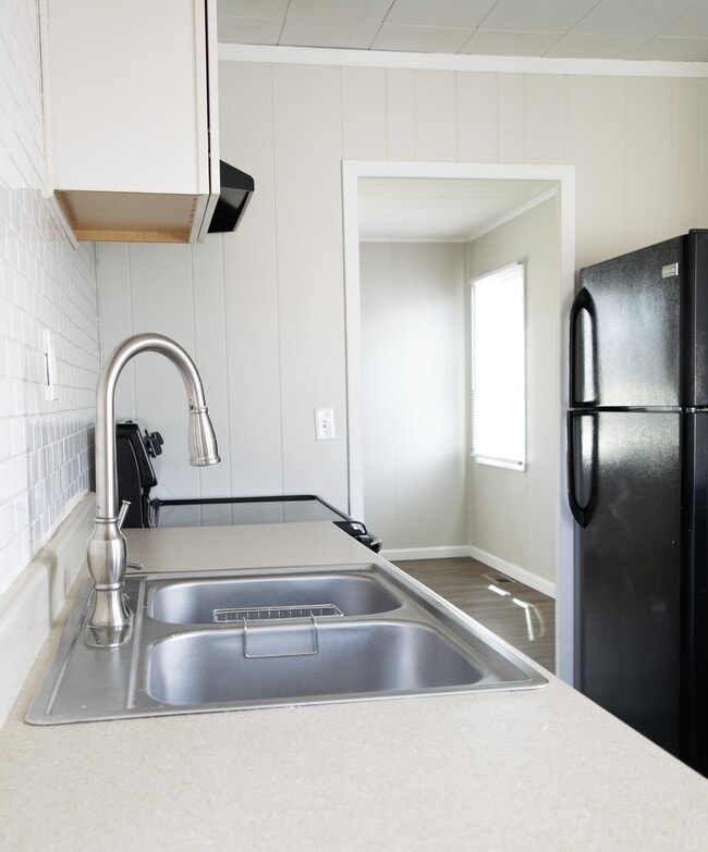 Building Photo - 2373 Vale Dr