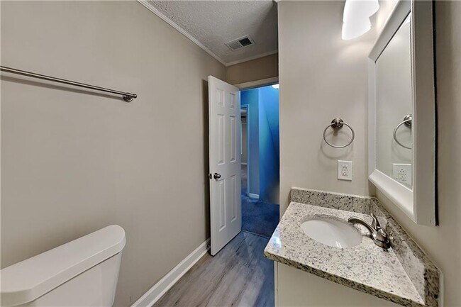Building Photo - 2090 Moccasin Way