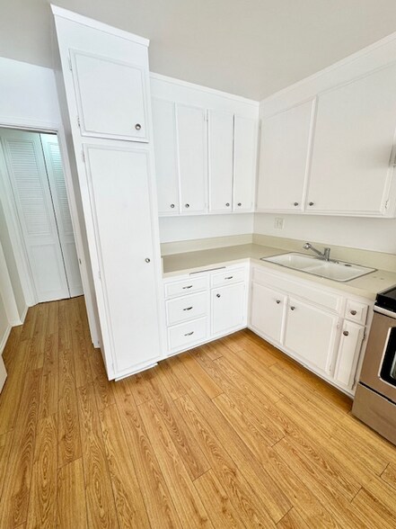 Building Photo - 428 Hayworth Ave