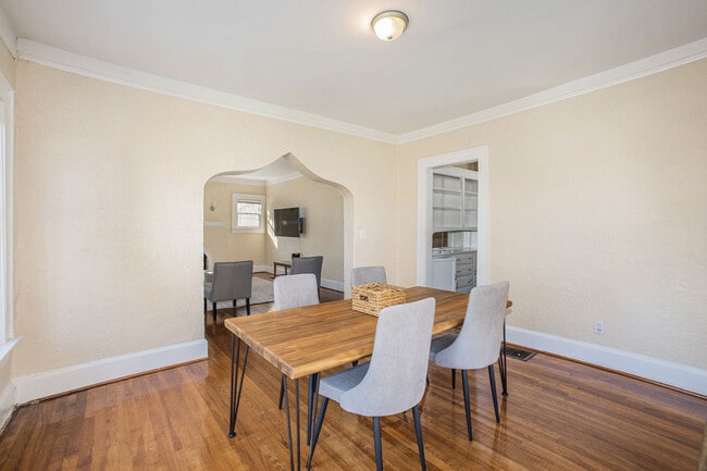 Building Photo - 854 5th St W