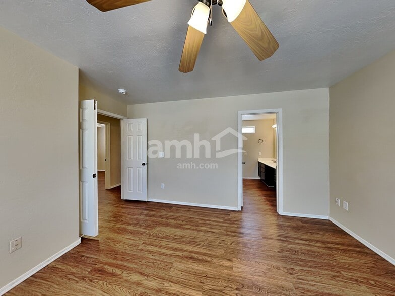 Building Photo - 7463 E Natal Ave