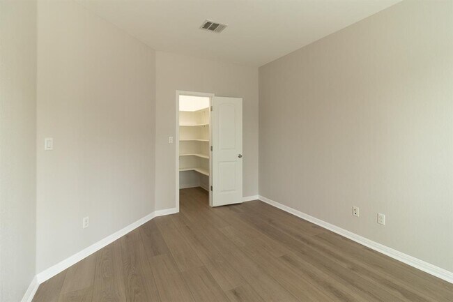 Building Photo - 2102 Monticello Ct