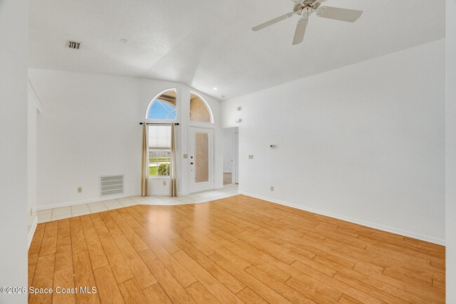 Building Photo - 330 Las Olas Dr