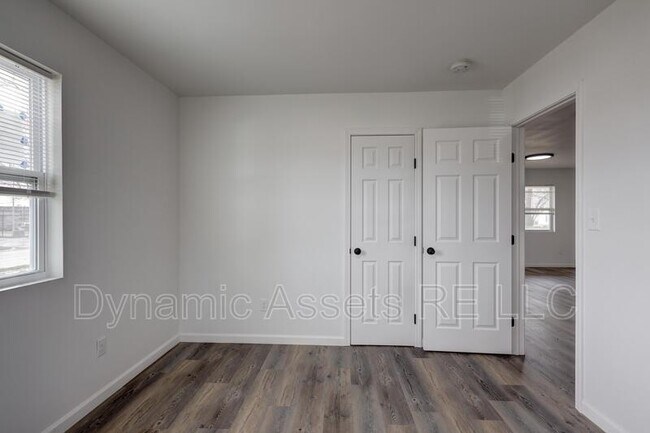 Building Photo - 509 E Quincy St