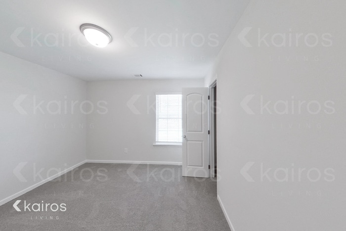 Building Photo - 814 Heather Dr