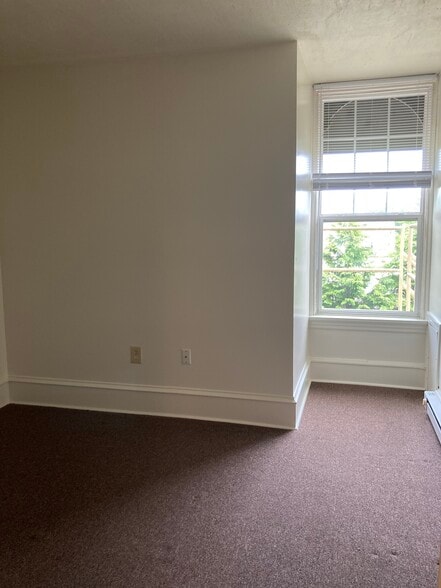 Primary Photo - 300 Grampian Blvd