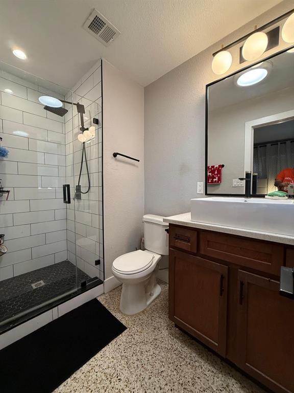 Building Photo - 402 Doolittle St