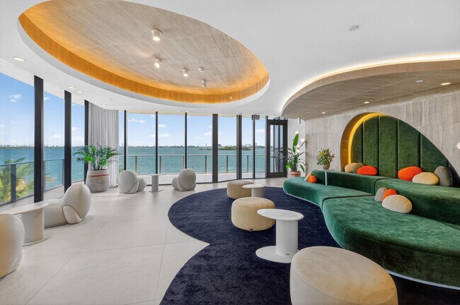 Building Photo - 700 NE 24th St