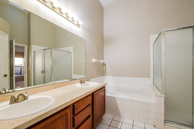 Building Photo - 10025 River Glen Ct