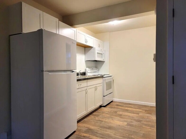 Building Photo - 675 E Main St