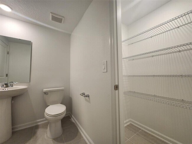 Building Photo - 2628 Armstrong Ave