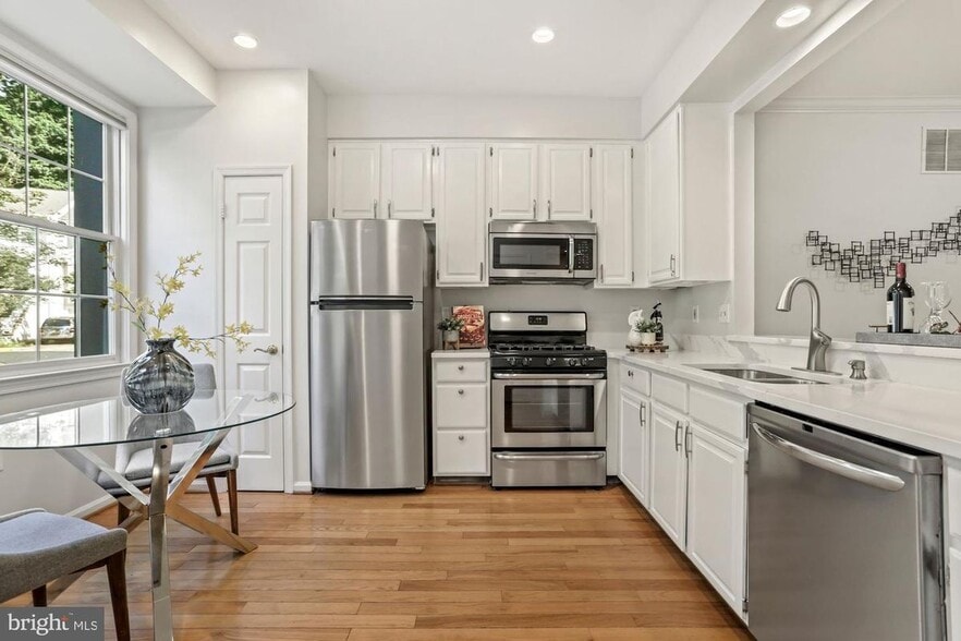 Building Photo - 11280 Fairwind Way